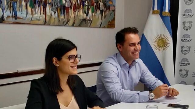 La secretaria de Economía y Finanzas de la Municipalidad, Brenda Tomasevich, acompañada del subsecretario de Desarrollo Económico, Gustavo Ventura.