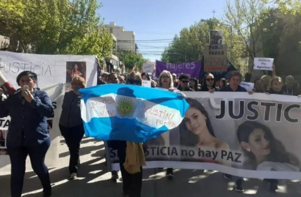 Decenas de personas marcharon junto a la madre de Agustina Fernández para pedir justicia en Cipolletti