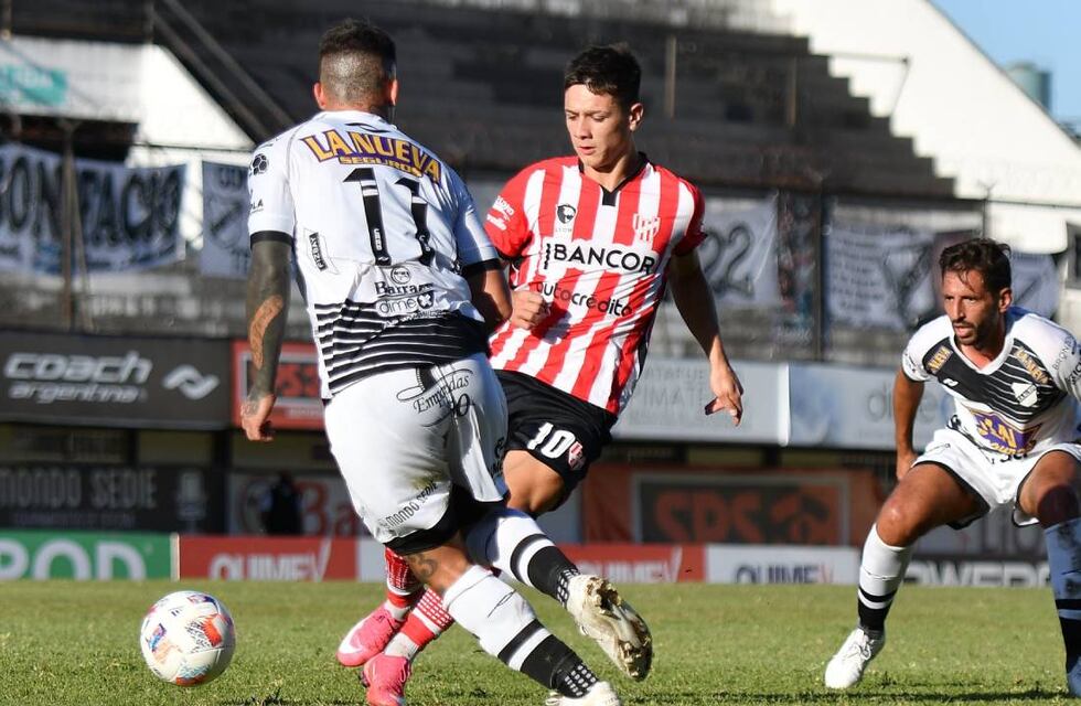 Con lágrimas, Rodrigo Garro le dedicó el triunfo de Instituto “a Caranta y a todo el plantel”