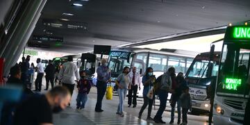 Intensos movimientos en los principales ingresos a la provincia. También en la Terminal de Ómnibus.