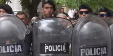 Disturbios a la salida del Tribunal de Dolores.