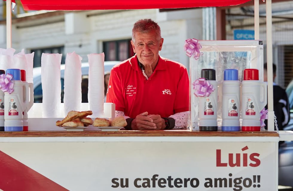 Luis Suárez, el carismático cafetero lasherino, árbitro de fútbol y cantante, recibió una sorpresa inesperada
