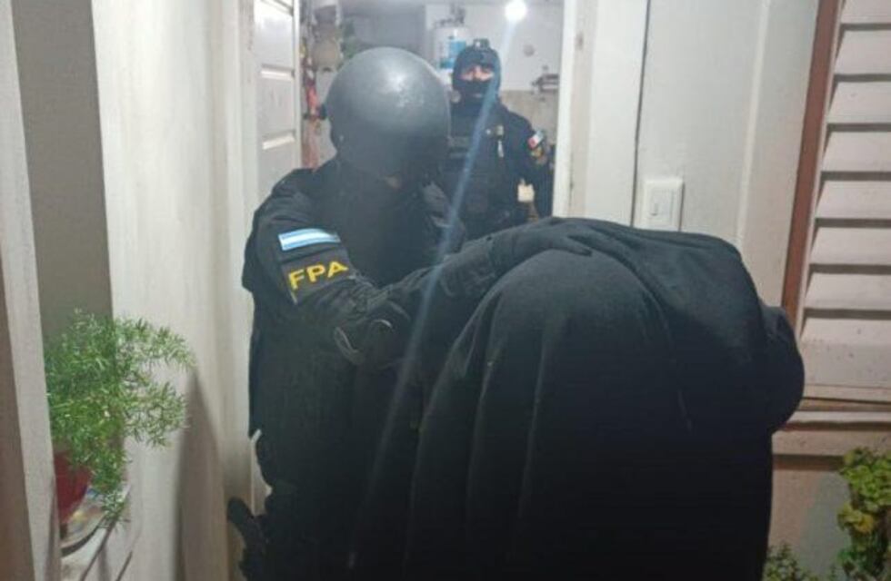 Un pareja fue detenida por la FPA por delivery de drogas en Arroyito