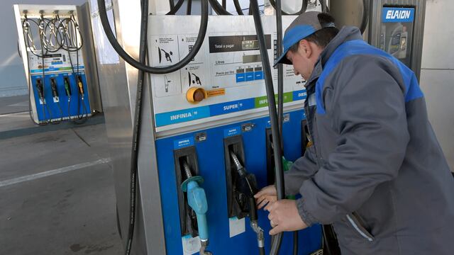 Aumento en el precio de los combustibles de YPF. Orando Pelichotti / Los Andes