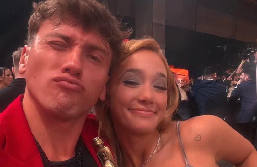 ¡Margelita es real! Ángela Torres y Marcos Giles confirmaron su romance con un apasionado beso en vivo
