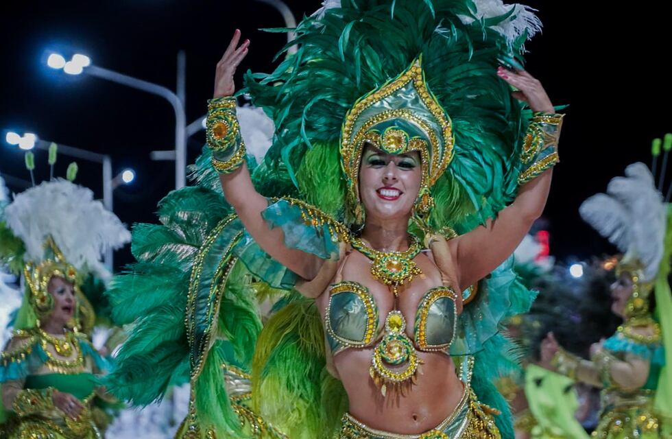 Magia, ritmo y emoción en la quinta noche del carnaval de concordia