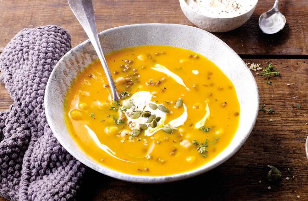 Polémica por el precio en Bariloche de una sopa en vaso, esto le pasó a una influencer de Tucumán