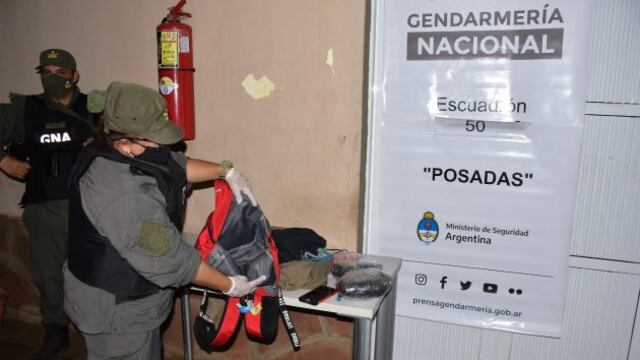 Posadas: detienen a un pasajero de un micro de larga distancia que llevaba marihuana en su mochila.