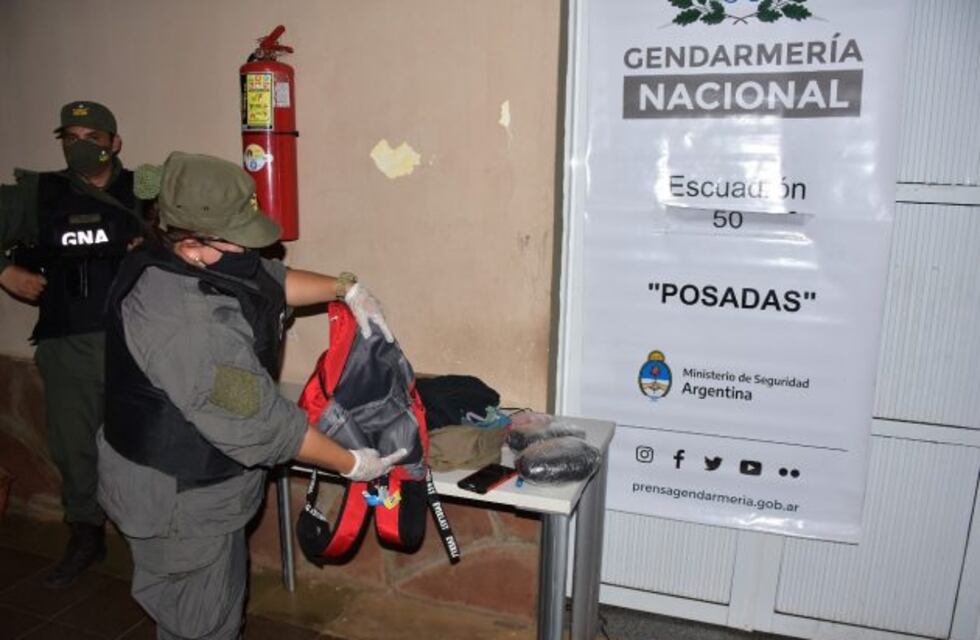 Posadas: detienen a un pasajero de un micro de larga distancia que llevaba marihuana en su mochila