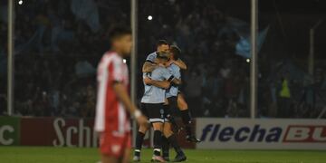 Belgrano le ganó a Instituto y los tucumanos recuperan un escalón, pero con el mismo puntaje que la Gloria (Facundo Luque y Nicolás Bravo).