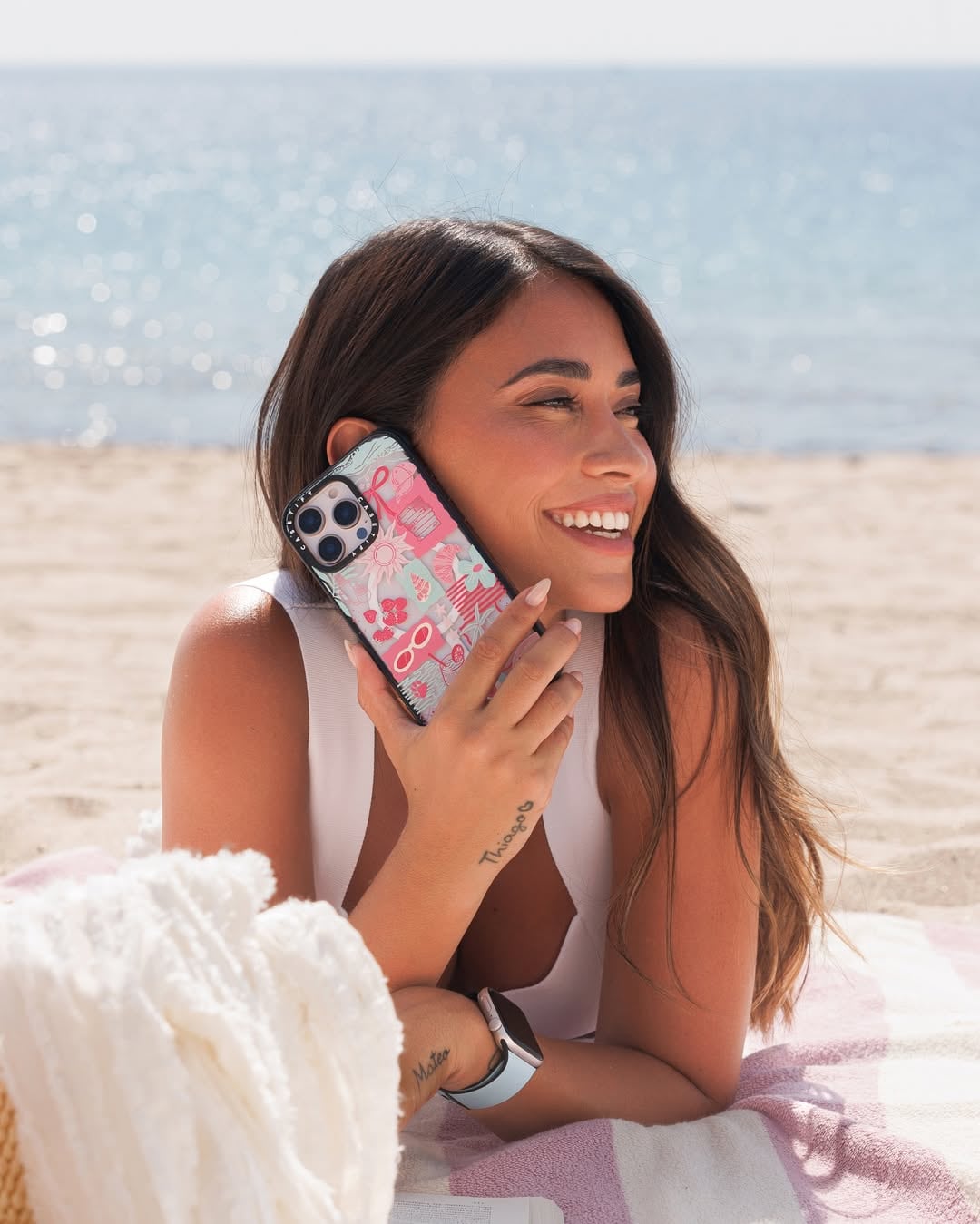 Antonela Roccuzzo es la cara de una marca de fundas de celulares.