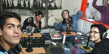 Integrantes del programa radial Saltó la ficha con invitados del programa.