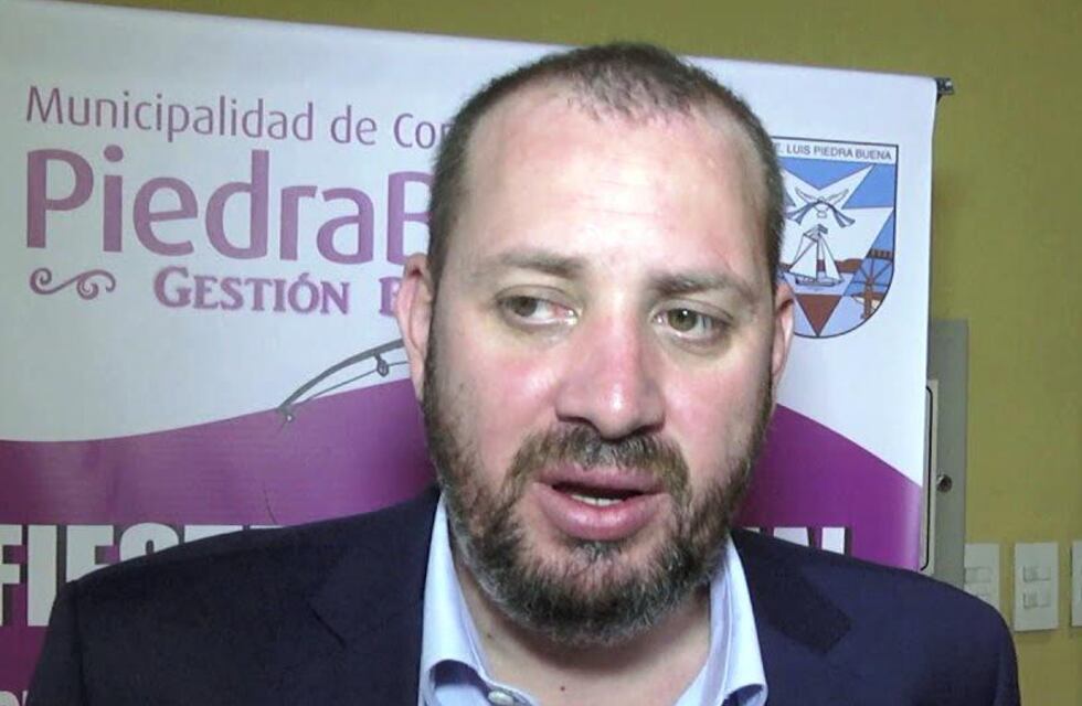 Escándalo: piden que el intendente Federico Bodlovic renuncie por haberse vacunado antes que personal de salud