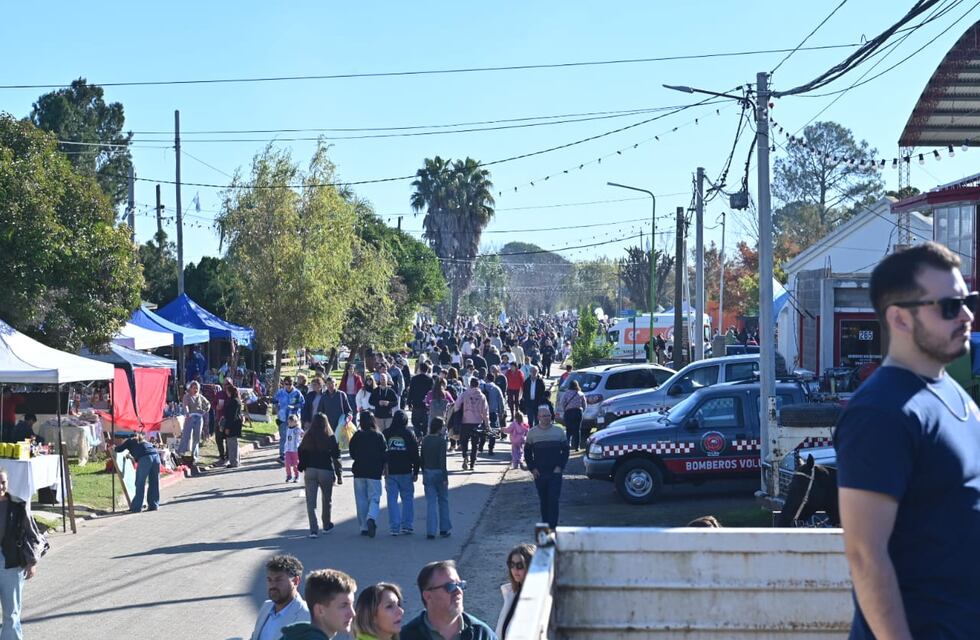 Multitudinaria fiesta del “Día de la Bandera” en Pueblo General Belgrano