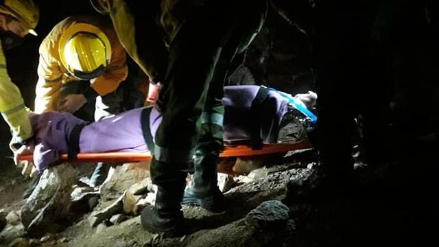 Búsqueda y rescate de una mujer que cayó por un barranco en Villa Giardino. (Foto: Facebook / Sociedad de Bomberos Voluntarios "Alejandro Giardino").