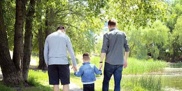 La justicia de Salta dictaminó que un nene de tres años tenga dos padres: el biológico y el de corazón.