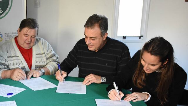 Firmaron convenios para mantener espacios verdes (foto archivo)