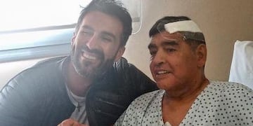 Diego Maradona junto a su médico personal, Leopoldo Luque.