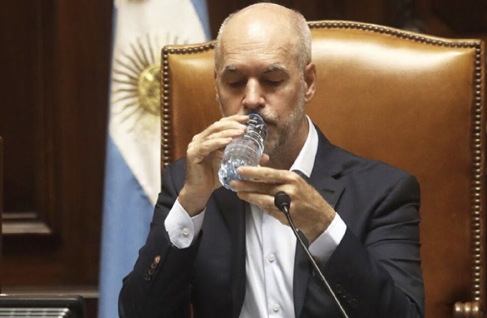 Qué es el temblor esencial, la condición que afecta a Horacio Rodríguez Larreta y que aclaró en redes sociales
