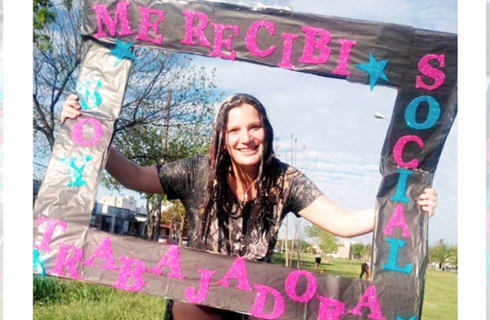 Sin trabajo, hizo una rifa para poder rendir su última materia: se sacó 8 y se convirtió en trabajadora social