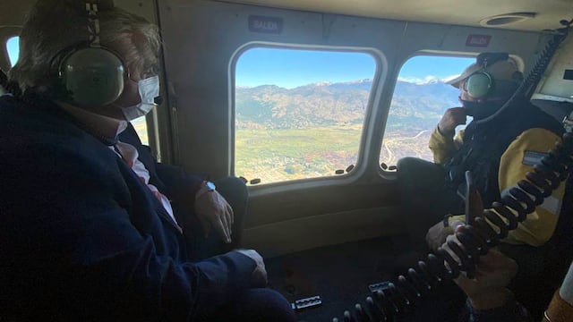 El presidente Alberto Fernández realiza un sobrevuelo por las zonas afectadas por los incendios. (Foto: web)