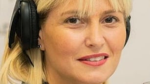 ¡Insólito! Romina Manguel compró un auto con TelePASE incluido, se lo dieron de baja y se quejó.