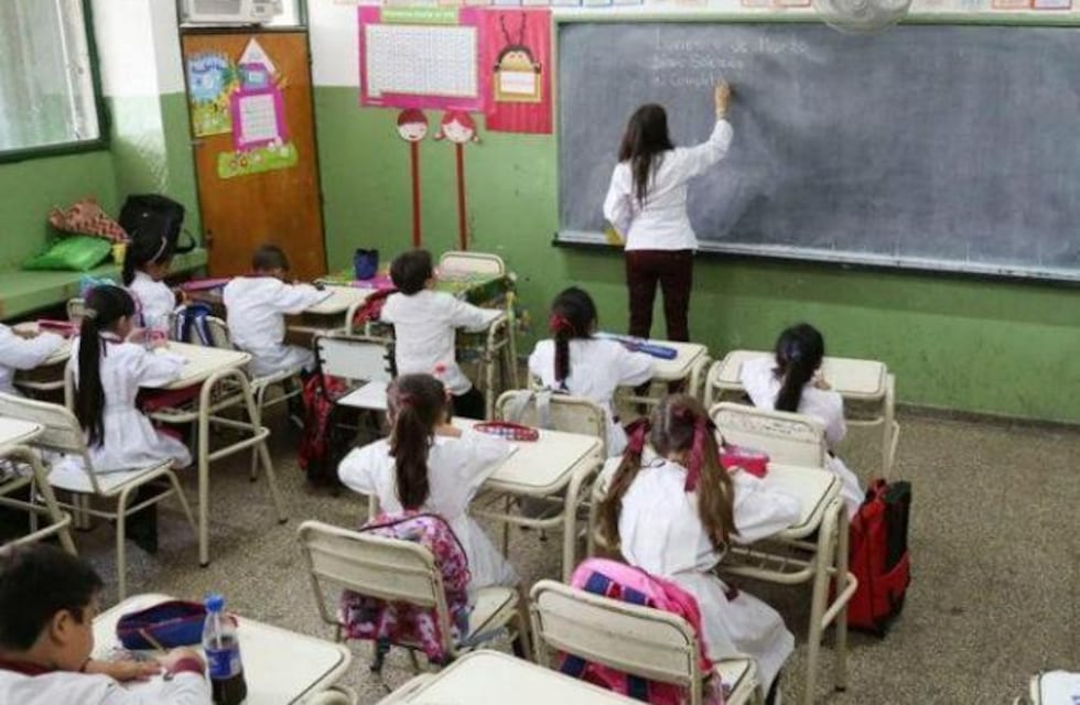 El Gobierno de Milei convoca a gremios y a ministros de Educación para acordar el salario docente