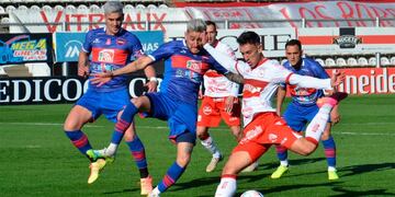 El Gaucho derrotó a Deportivo Morón y sigue en lo más alto de la Zona B de la Primera Nacional.