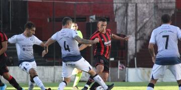 Independiente Rivadavia alcanzó una importantísima victoria en el Bajo Nuñez ante Defensores de Belgrano por 2 a 1