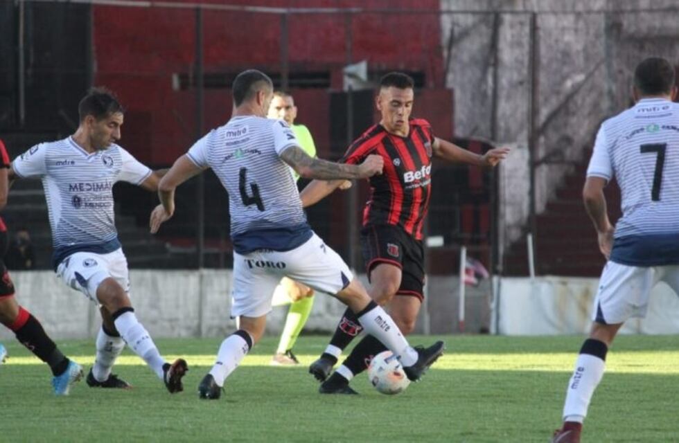 Independiente Rivadavia venció a Defensores de Belgrano 2-1