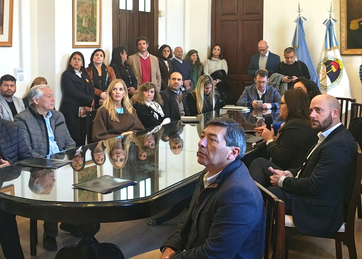 Funcionarios nacionales, provinciales y municipales asistieron a la presentación en Jujuy del Sistema Integrado de Información Financiera (e-SIDIF).