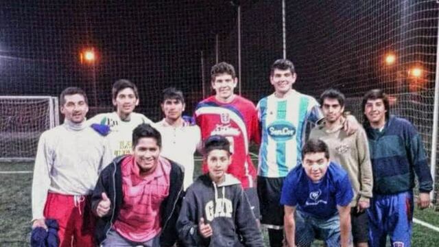 Gabriel "Tortuga" Deck, con la camiseta de Atlético, junto a su hermano Joaquín -rafaelino de nacimiento- en un picado en Colonia Dora.