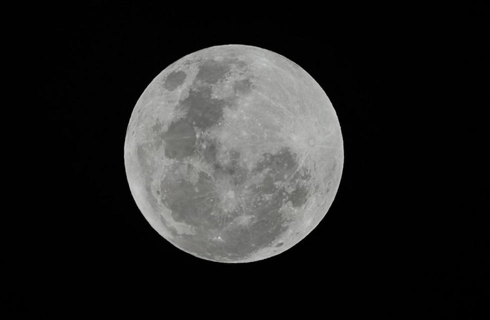 Comenzó el eclipse parcial de Luna: cómo se ve desde la ciudad de Córdoba