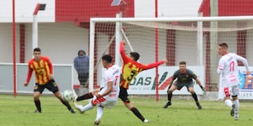 Bravo remata y convierte el gol de la victoria para 9 de Julio