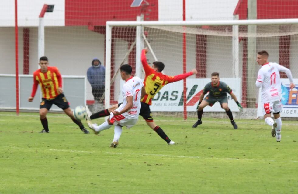 ¡Bravo! El 9 consiguió una gran victoria ante Sarmiento de Resistencia, con uno menos