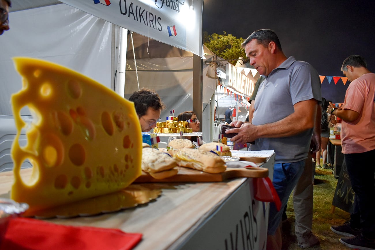 Colectividades Alta Gracia 2024. Feria de comidas y sabores. (La Voz)