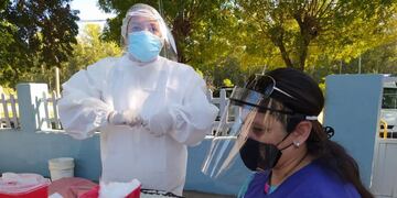 Se testearon en total a 953 docentes y no docentes por Covid-19