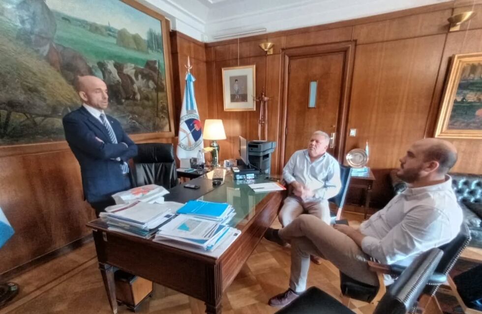 El intendente Gustavo Benedetti gestiona infraestructura vial y el transporte público para Arroyito