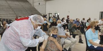 Campaña de vacunación contra el Covid-19 en Villa Carlos Paz.