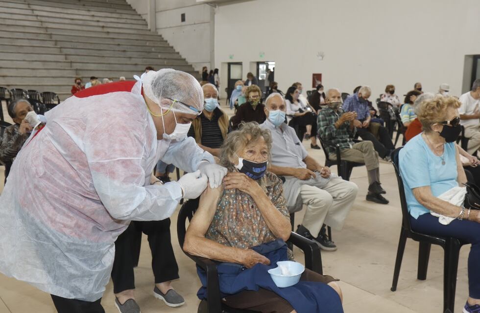 Covid-19: confirman que 2500 personas ya fueron inmunizadas en Carlos Paz