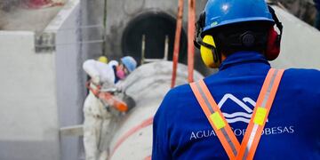 Cuatro mil análisis mensuales de calidad, con un 100% de conformidad, aseguran la potabilidad del agua. Foto: Aguas Cordobesas.