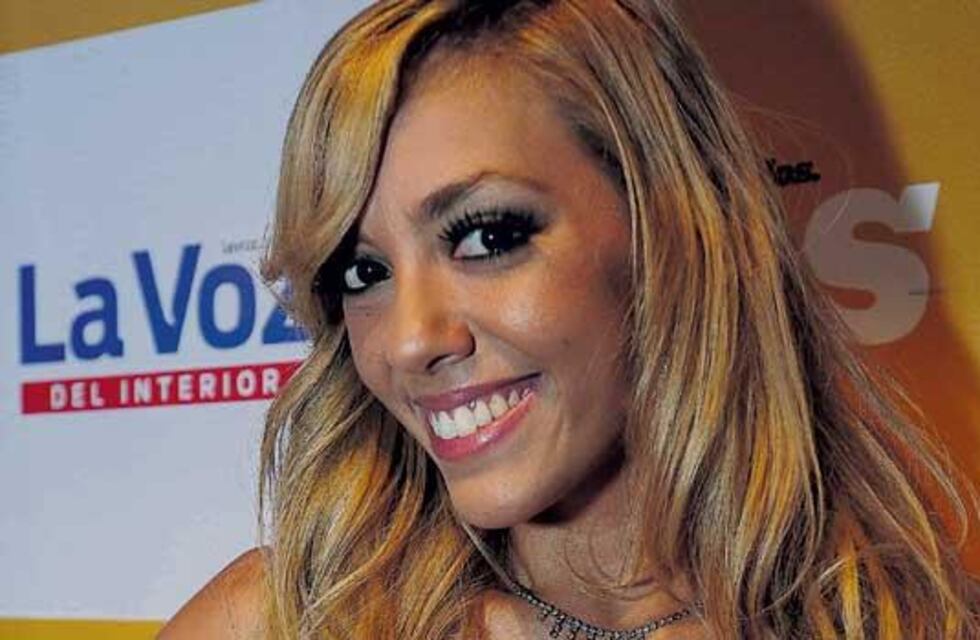 Floppy Tesouro inauguró la temporada de calor más esperada y mostró la microbikini que nunca falla