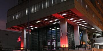La Municipalidad de Rafaela, teñida de rojo, por el día de las cardiopatías congénitas