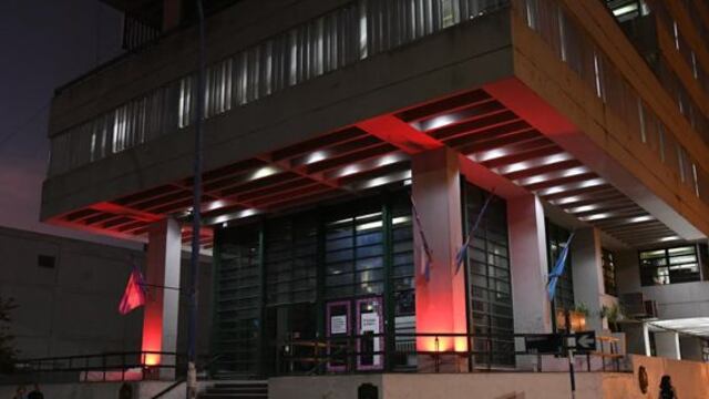 La Municipalidad de Rafaela, teñida de rojo, por el día de las cardiopatías congénitas