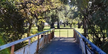 El puente del parque Urquiza utilizado a diario por los delincuentes para robar y escapar. (Sebastián Suárez Meccia)