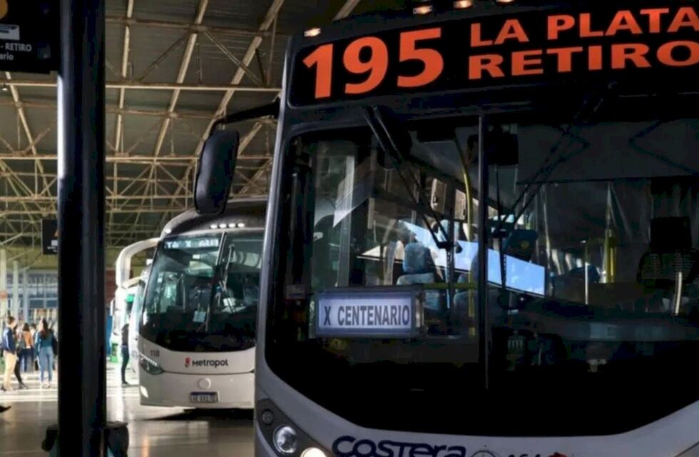 Por un conflicto de la empresa Metropol con el Gobierno, cinco líneas de colectivos no brindarán servicio este martes