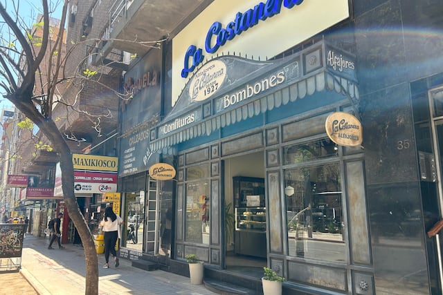 La Costanera deleita a la ciudad de Córdoba desde 1927 con alfajores y otros productos de pastelería.