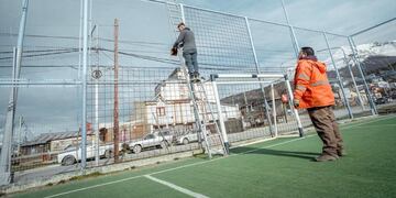 Realizan trabajos en playones deportivos de Ushuaia