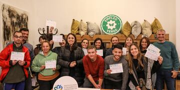 Entregaron los certificados por el curso de restaurado de muebles