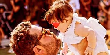 Darío Barassi con su hija Inés que ahora fue bautizada con un divertido apodo.
